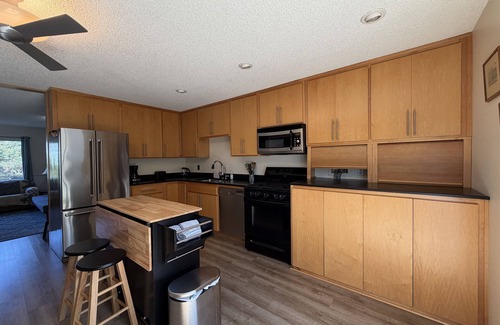McKinleyville House | Cozy Home w/Large Yard, Free WiFi, & Private Hot Tub - Close To Bluffs & Trail