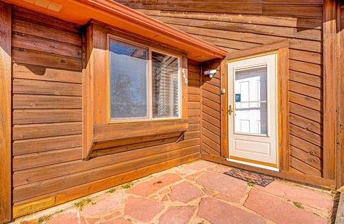 Woodland Park House | Cozy home w/Pikes Peak views, large yard, deck, gas fireplace, washer/dryer