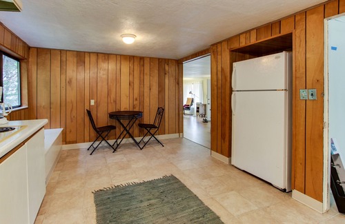 Gearhart Cottage | Cozy home w/private hot tub, near Ridge Trail and golf
