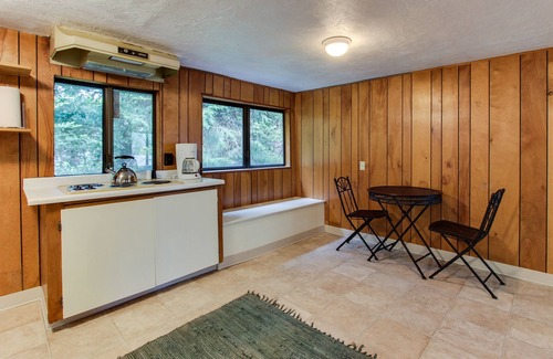 Gearhart Cottage | Cozy home w/private hot tub, near Ridge Trail and golf