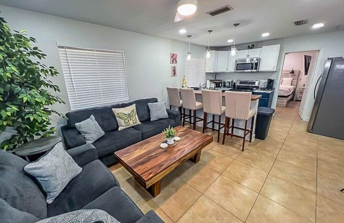 Downtown Phoenix House | Cozy Home w/Yard & Outdoor Kitchen 5 min. Drive to Downtown & Airport
