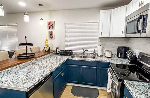 Downtown Phoenix House | Cozy Home w/Yard & Outdoor Kitchen 5 min. Drive to Downtown & Airport