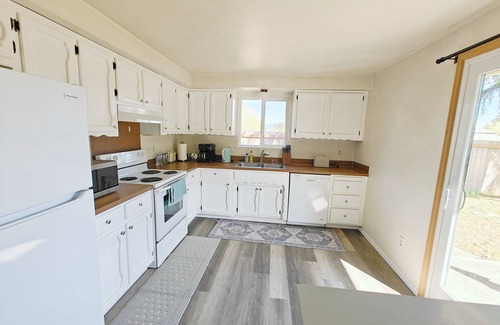 Lake Stevens House | Cozy home, Walk to Lake, Food & Shops, EV Charger