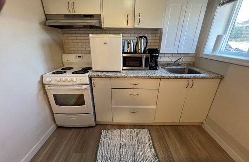 Regional District of Nanaimo House | Cozy home-Walkable Harbour Front, Attractions and Amenities -Deals for 3+ guests