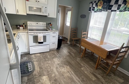 Central Cottage | Cozy Home with over an Acre - November rates reduced!