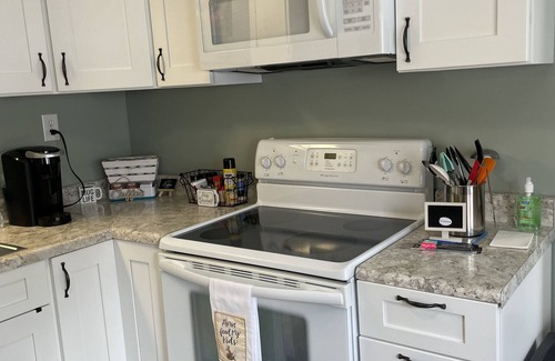 Central Cottage | Cozy Home with over an Acre - November rates reduced!