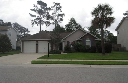 Summerville House | Cozy home with pet safe garden and great location for exploring