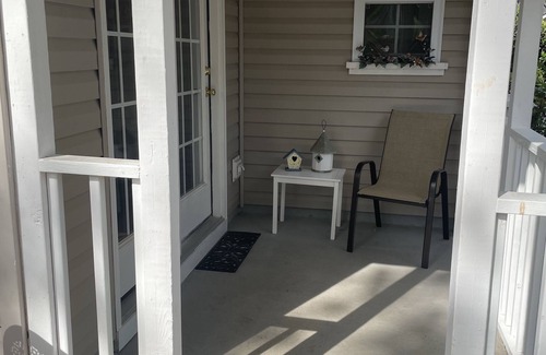 Summerville House | Cozy home with pet safe garden and great location for exploring