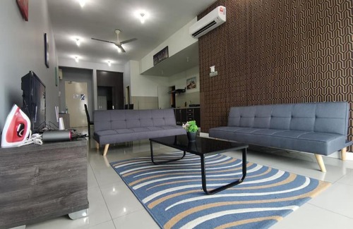 Downtown Kota Kinabalu Apartment | Cozy Homestay THE LOFT IMAGO Spacious Room by WJ Homestay