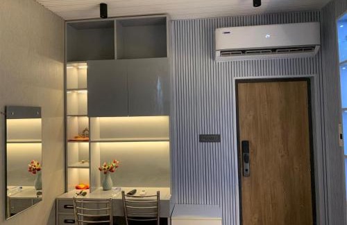 Mohangarh Apartment | Cozy Homestays in Paarth Aadyant near Palassio Mall
