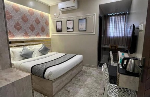 Kammanahalli Hotel | Cozy hotel suite with WiFi and AC in charming Bengaluru