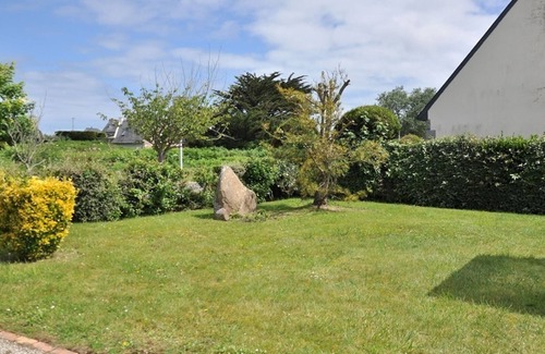 Pleumeur-Bodou House | Cozy house 250m from Pors Gelen beach with garden and parking