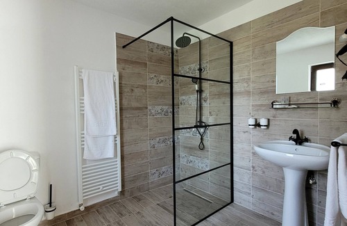 Bran House | Cozy house, 5 minutes from Bran Castle.nn THE PRICE IS PER ROOM, PER NIGHT