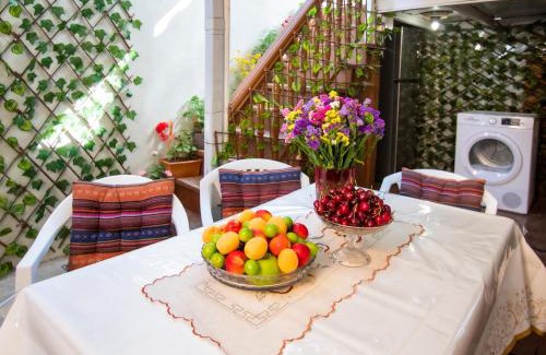 Chugureti House | Cozy House And Yard Old Tbilisi Center