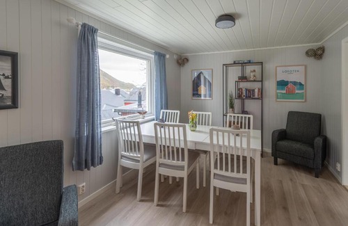 Reine House | Cozy House By The Fjord In The Heart Of Lofoten