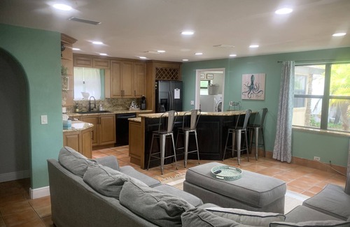 Port Orange House | Cozy house centrally located. 3mls to beach,7mls to speedway. Pet friendly