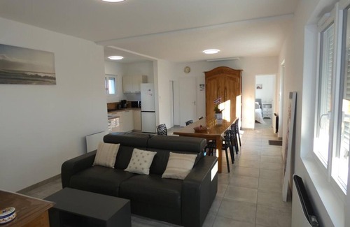 Saint-Jean-de-Monts House | Cozy house 500m from beach, pet-friendly, terrace and WiFi