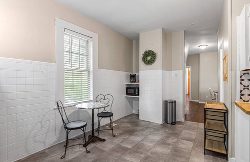 St. Louis House | Cozy House-Great Location-Walk to the Zoo Museums