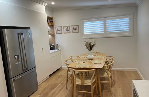 Forresters Beach House | Cozy House in Forresters Beach - modern interiors
