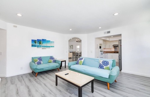Chino House | Cozy House in gate community in center of Chino