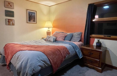 Ketchikan House | Cozy house in the trees - 3 minutes to downtown!