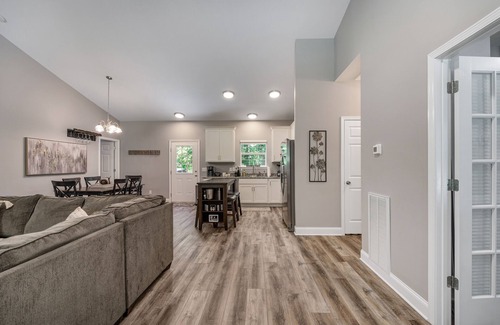 Pegram House | Cozy House in the Woods - 25 minutes from downtown