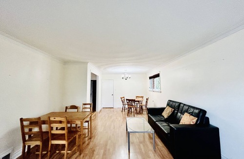 Willowdale House | Cozy house located in Toronto North York central business district. n