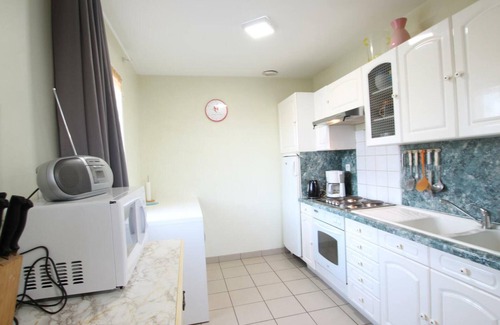 Surtainville Cottage | Cozy House near Cap du Rozel, 4BR, WiFi, Terrace, Close to Dunes, Pet-Friendly