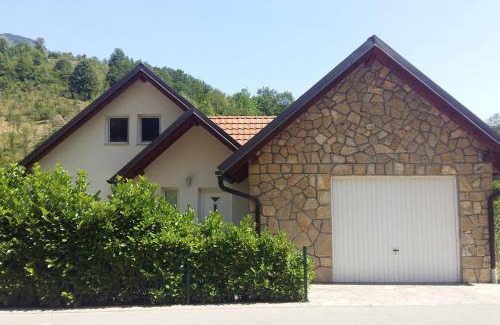 Konjic House | Cozy house next to river Neretva in nature