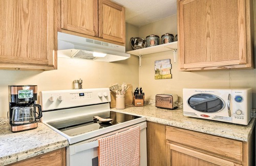 Olivia House | Cozy House w/Huge Yard ~ 16 Mi to Fort Bragg