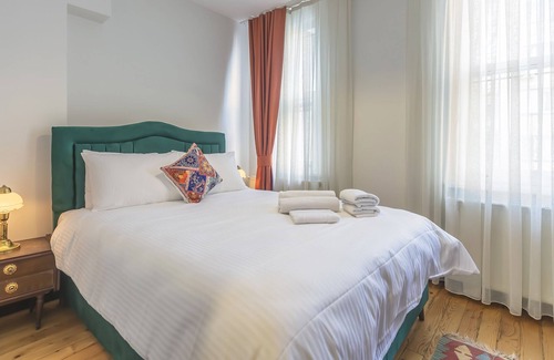 Taksim House | Cozy house with garden & terrace 10 Min to Istiklal Street