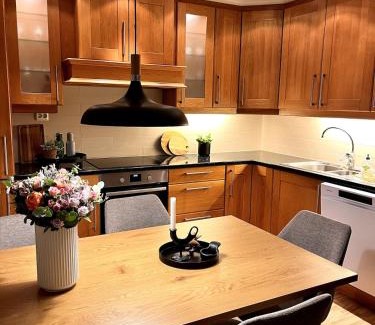 Giske Apartment | Cozy house with sea view