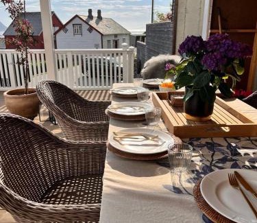 Giske Apartment | Cozy house with sea view