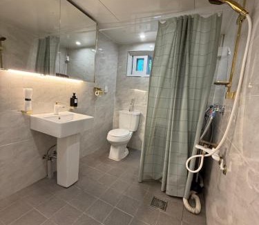 Itaewon Apartment | Cozy house- Yongsan, Itaewon, Noksapyeong station, 2R3B