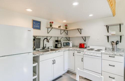 Houston Apartment | Cozy Houston Getaway with Fire Pit and Lake Access!