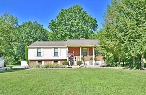 Warren House | Cozy, Howland Home Next to the Grand Resort