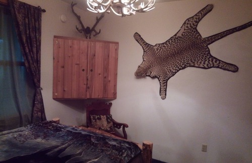 Cohoe Bed & Breakfast | Cozy hunter themed room with hot breakfast