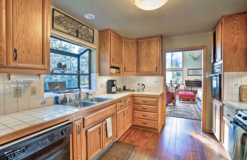 Idyllwild Cabin | Cozy Idyllwild Cabin w/Decks - Steps from Hiking!