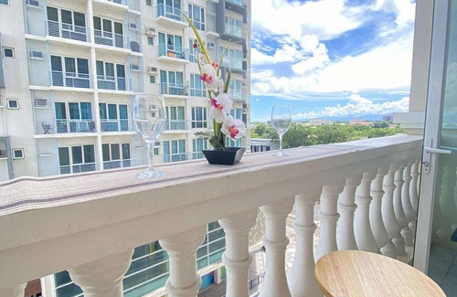 Iloilo Condo | Cozy Iloilo City Condo Room with Shared Pool