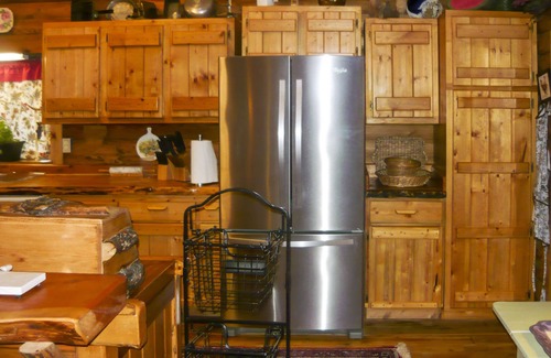 Cameron House | Cozy Immaculate Cabin - Peaceful Retreat!