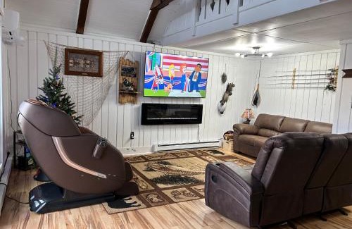 Indian Lake Ski Chalet | Cozy Indian Lake Chalet on Golf Course with Arcade/Gameroom