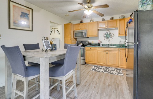 Marion House | Cozy Indiana Home w/Deck, Charcoal Grill & Yard!
