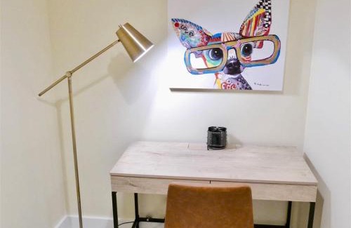 Southeast Apartment | Cozy Industrial Bijou Studio with parking