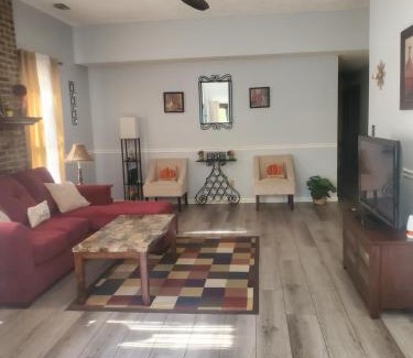 Oaklandon House | Cozy Indy Home