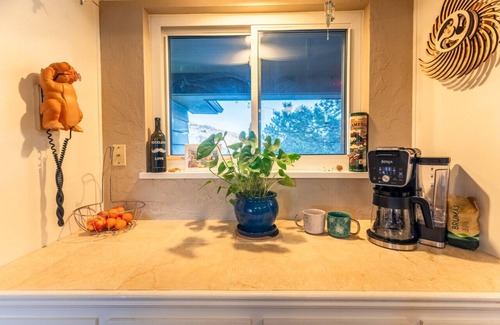 Cascade-Chipita Park House | Cozy, intimate Mountain Spa Retreat