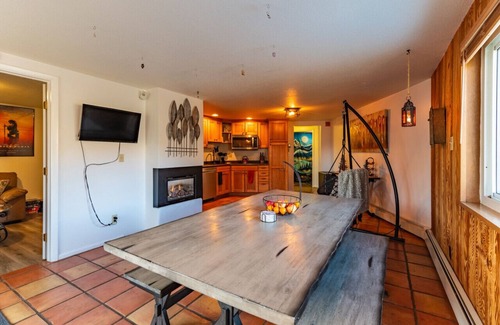 Cascade-Chipita Park House | Cozy, intimate Mountain Spa Retreat