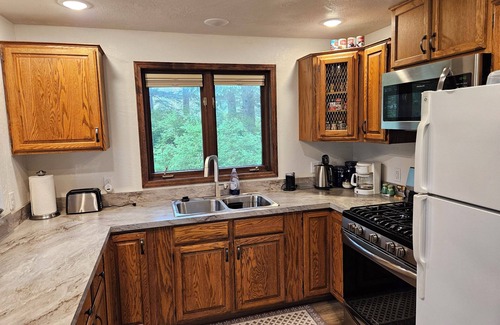 Kodiak Cabin | Cozy Island Lake Cabin in Kodiak
