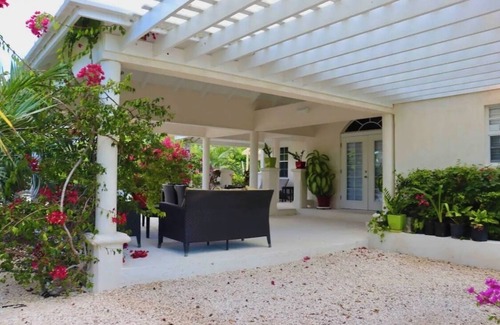 Grace Bay Apartment | Cozy Island Studio - 5 Min Drive to Grace Bay