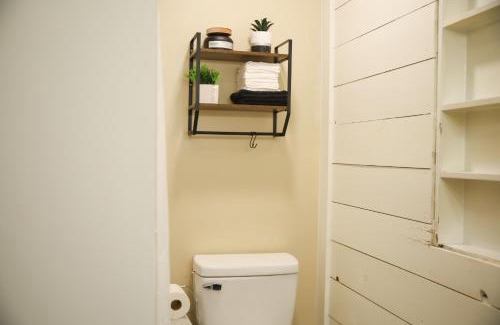 Jamestown House | Cozy Jamestown Home