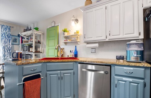 Jenks House | Cozy Jenks Cottage,3 Bed 2 Bath,Pergola,Backyard Oasis, Hosting With Heart